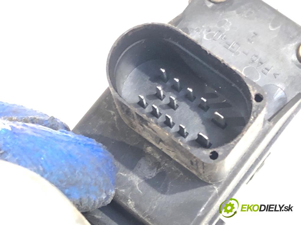 VW POLO liftback 2000 47 kW 1.9 D 1896 motor sťahovaní okna pravý přední část