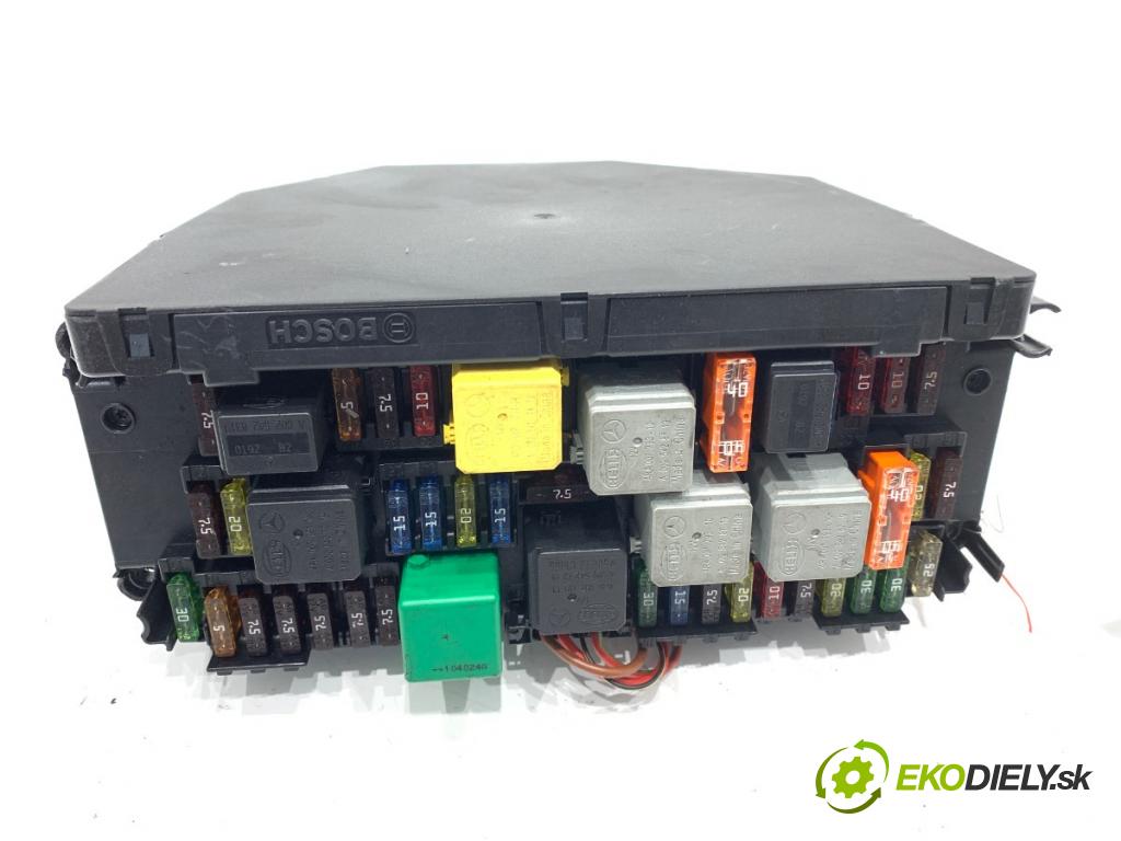 MERCEDES-BENZ C218 coupe 2013 195 kW CLS 350 CDI / d (218.323) 2987 skříňka poistková A2129004710 (Pojistková skříňka)