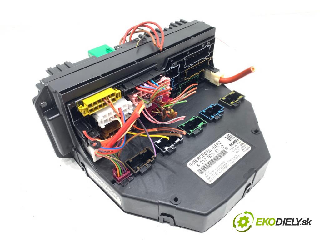 MERCEDES-BENZ C218 coupe 2013 195 kW CLS 350 CDI / d (218.323) 2987 skříňka poistková A2129004710 (Pojistková skříňka)