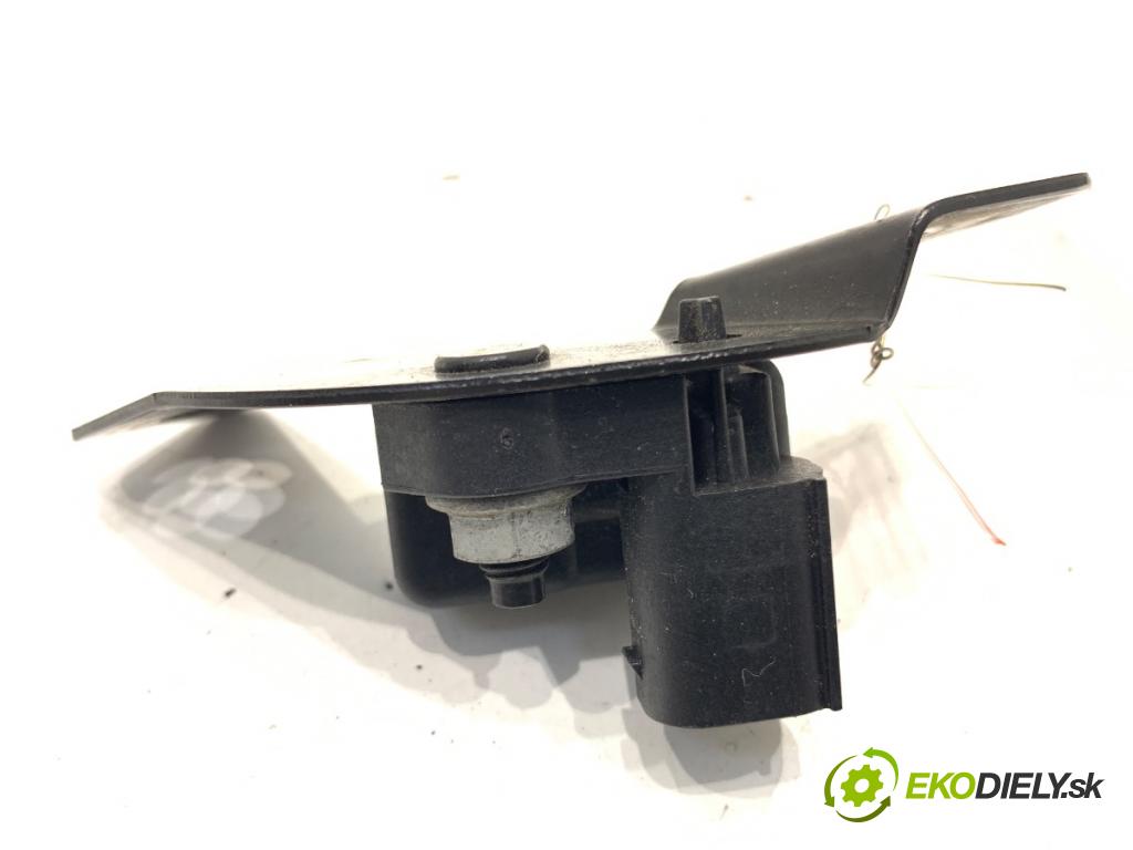 MERCEDES-BENZ C218 coupe 2013 195 kW CLS 350 CDI / d (218.323) 2987 Snímač nárazu A0055421218 (Snímač nárazu)