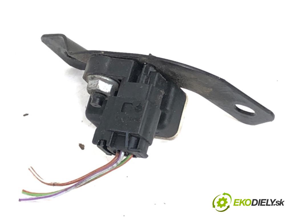 MERCEDES-BENZ C218 coupe 2013 195 kW CLS 350 CDI / d (218.323) 2987 Snímač nárazu A0055421218 (Snímač nárazu)