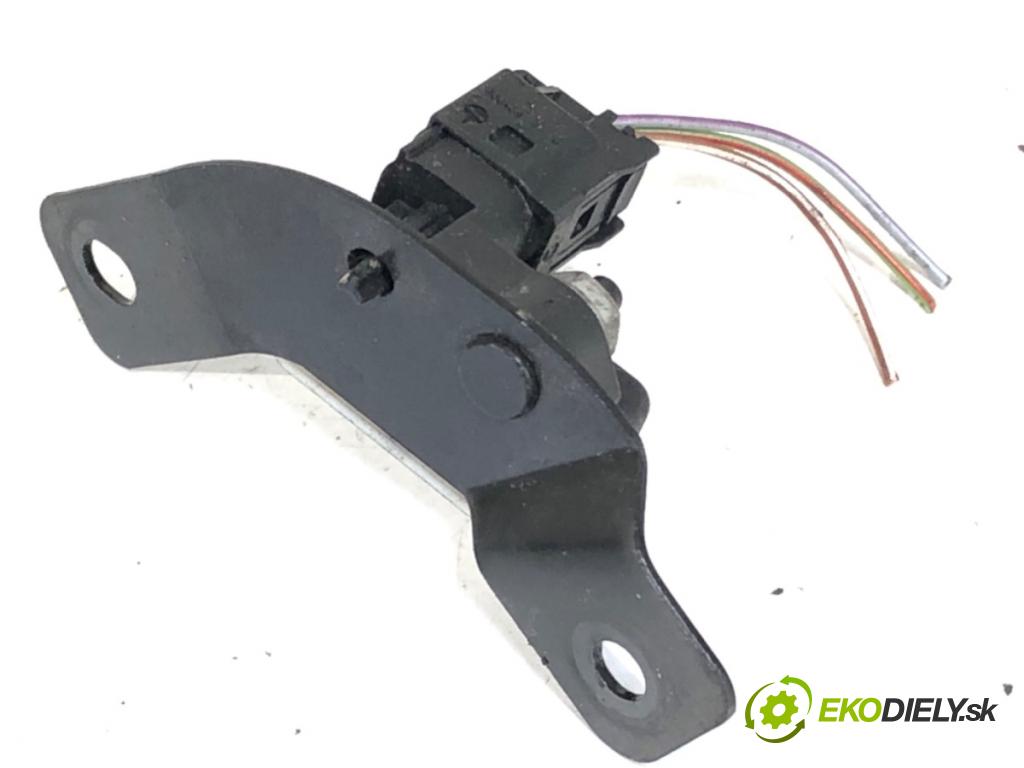 MERCEDES-BENZ C218 coupe 2013 195 kW CLS 350 CDI / d (218.323) 2987 Snímač nárazu A0055421218 (Snímač nárazu)