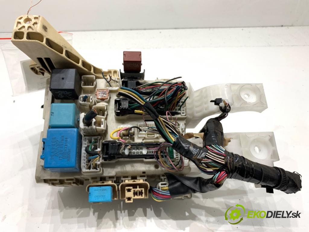 TOYOTA YARIS II liftback 2006 51 kW 1.0 VVT-i (KSP90_) 998 modul BSI 82730-52341 (Pojistková skříňka)