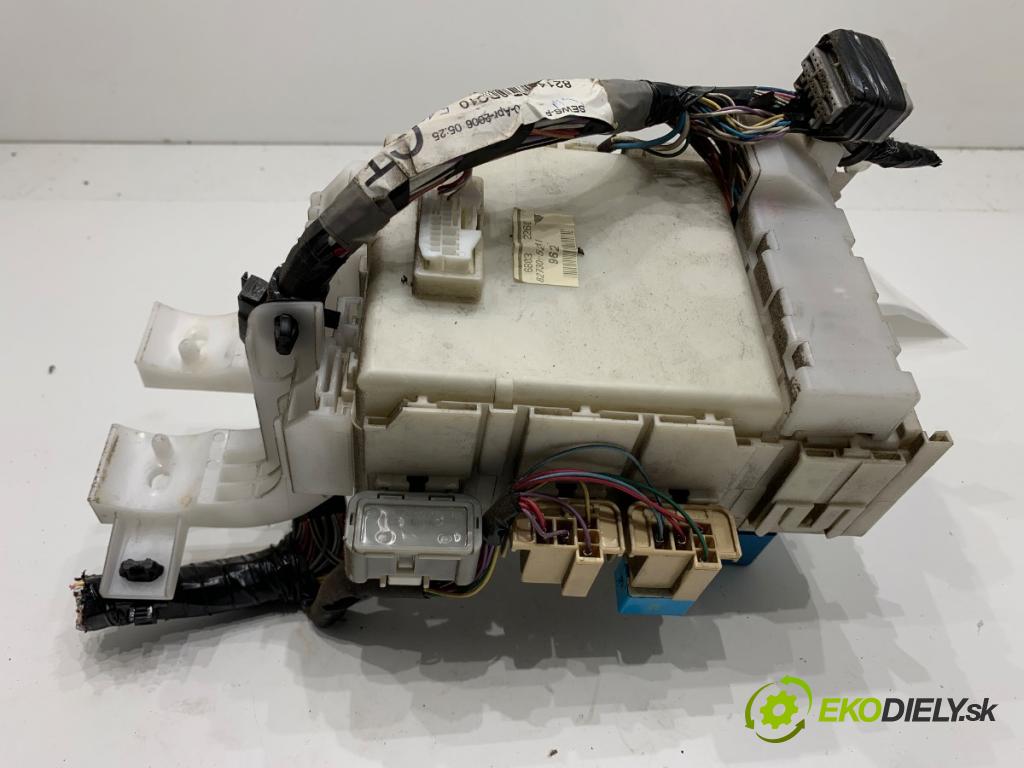 TOYOTA YARIS II liftback 2006 51 kW 1.0 VVT-i (KSP90_) 998 modul BSI 82730-52341 (Pojistková skříňka)