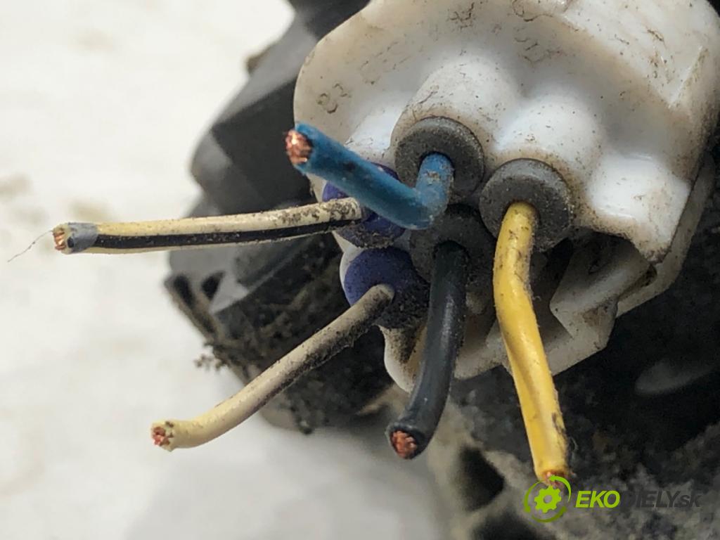 TOYOTA YARIS II liftback 2006 51 kW 1.0 VVT-i (KSP90_) 998 Mechanizmus stieračov predný 85110-0D080 (Motorček stieračov predný)