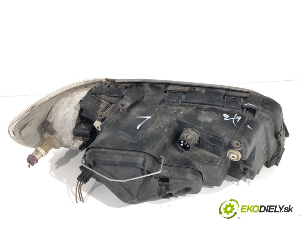 AUDI A6 C4 sedan 1996 103 kW 2.5 TDI 2461 Svetlomet ľavy predný