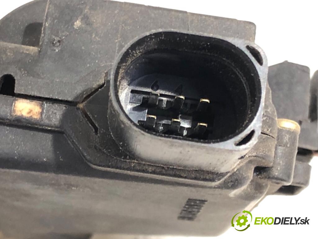 VW PASSAT B5 FL sedan 2002 96 kW 1.9 TDI 1896 zámok dveře levý zadní část