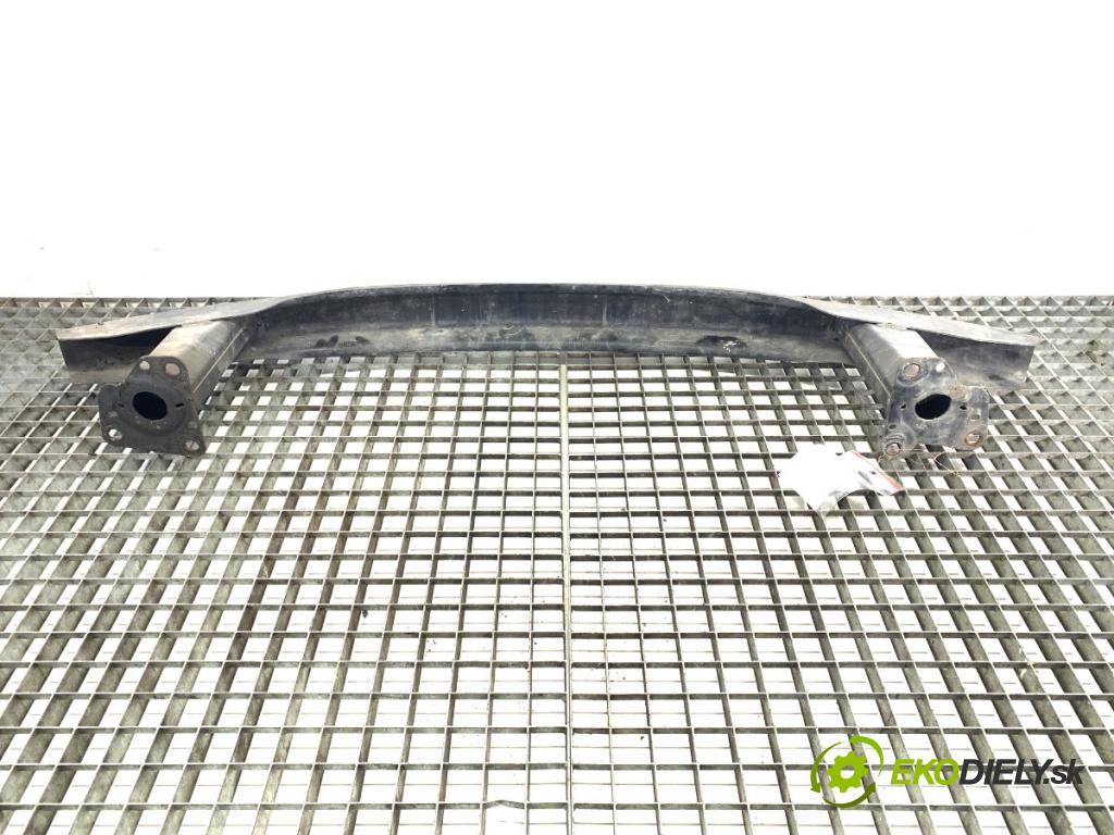 VW PASSAT B5 FL sedan 2002 96 kW 1.9 TDI 1896 výztuha nárazníka přední část  (Přední výztuha)