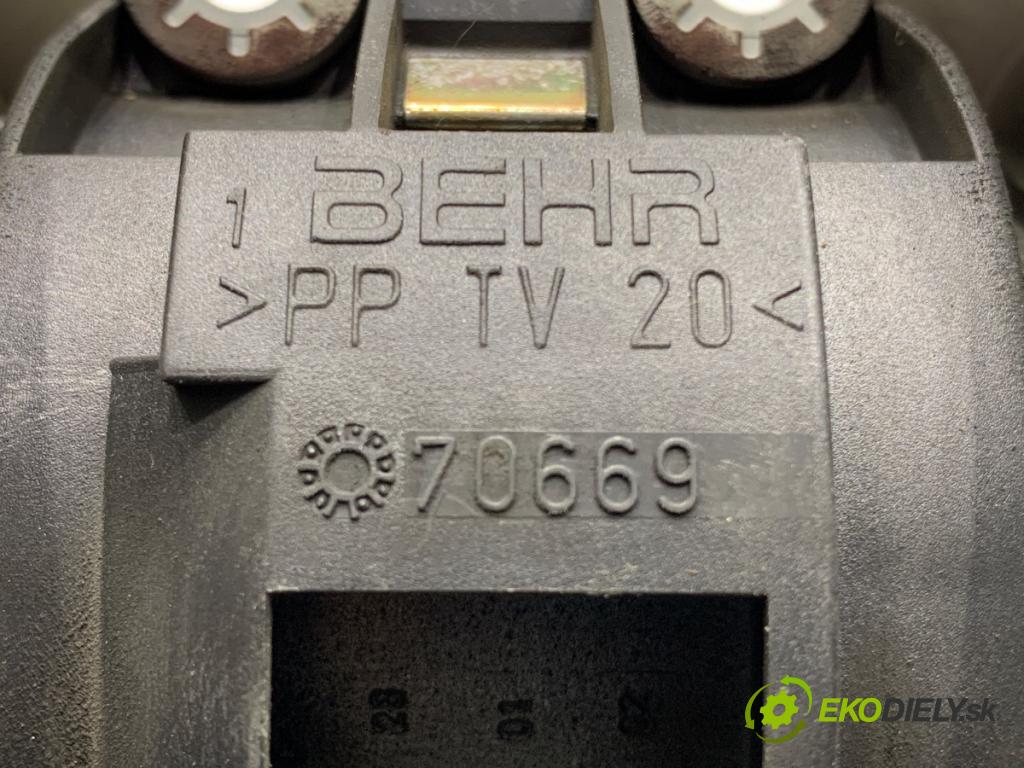 BMW E46 sedan 2003 105 kW 318 i 1995 topení