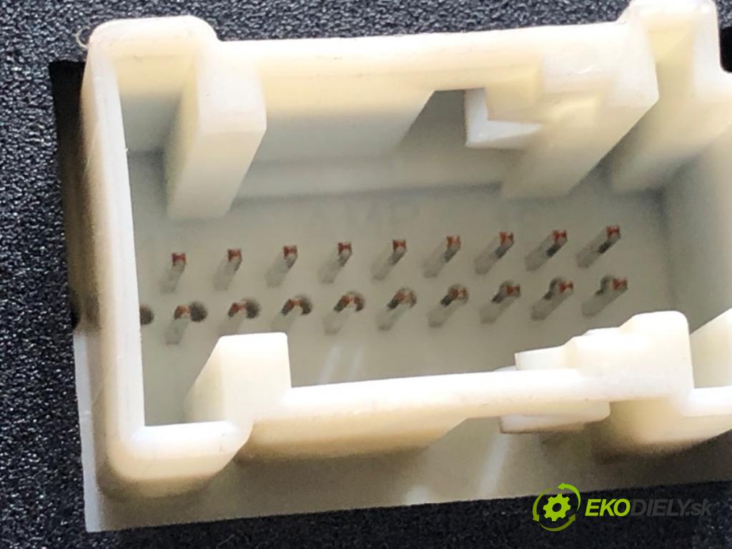 MERCEDES-BENZ W203 sedan 2002 120 kW C 200 Kompressor (203.042) 1796 Prístrojovka A2035403511 (Prístrojová doska)