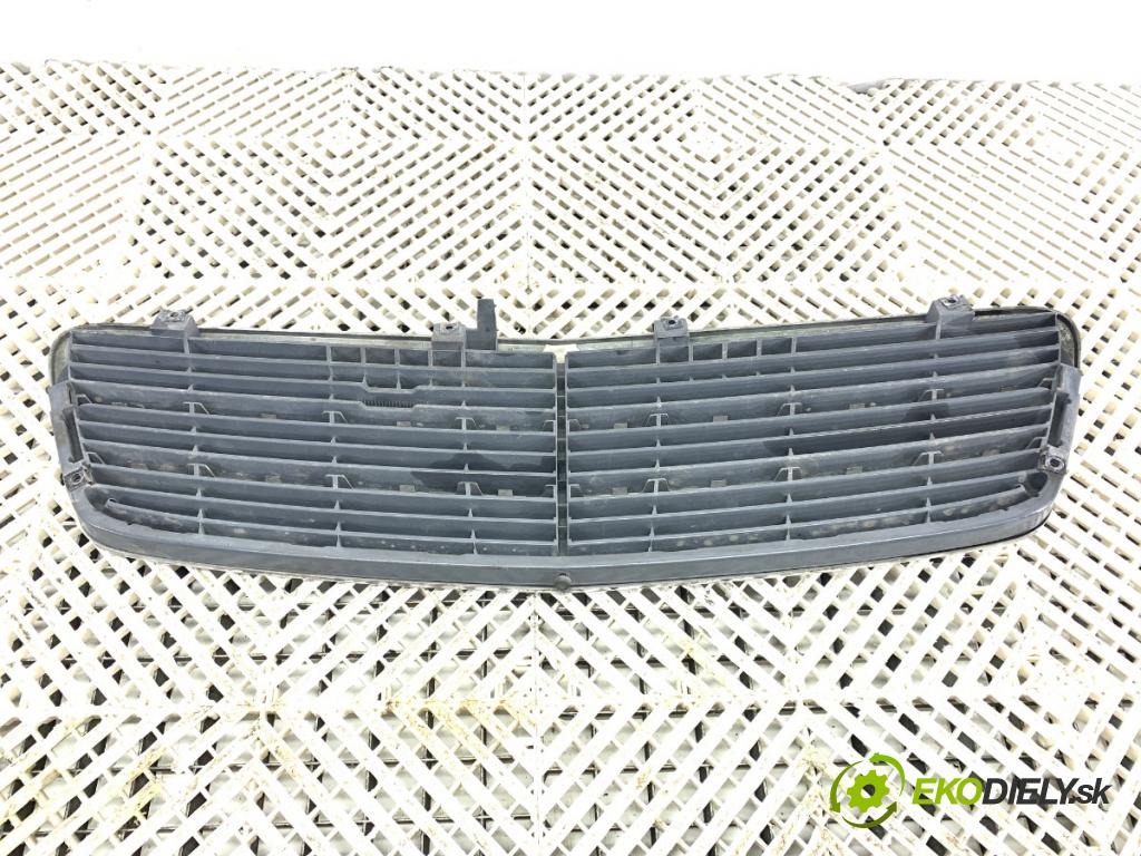 MERCEDES-BENZ W203 sedan 2002 120 kW C 200 Kompressor (203.042) 1796 mřížka maska A2038800483 (Přední mřížka (maska chladiče))