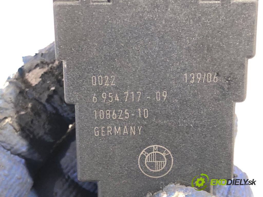 BMW E87 liftback 2006 95 kW 118 i 1995 spinačka 6954717 (Spínacia skrinka)