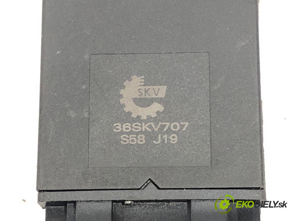 AUDI A3 8L liftback 1999 74 kW 1.6 1595 Spínač svetiel výstražných (núdzových)  (Prepínacie páčky pod volantom)