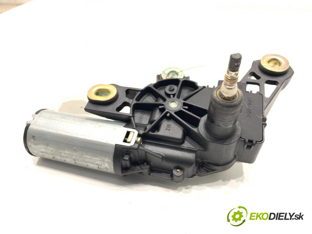 AUDI A3 8L liftback 1999 74 kW 1.6 1595 motor stěračů zadní část 8L0955711B