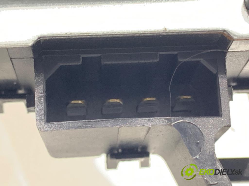 AUDI A3 8L liftback 1999 74 kW 1.6 1595 motor stěračů zadní část 8L0955711B