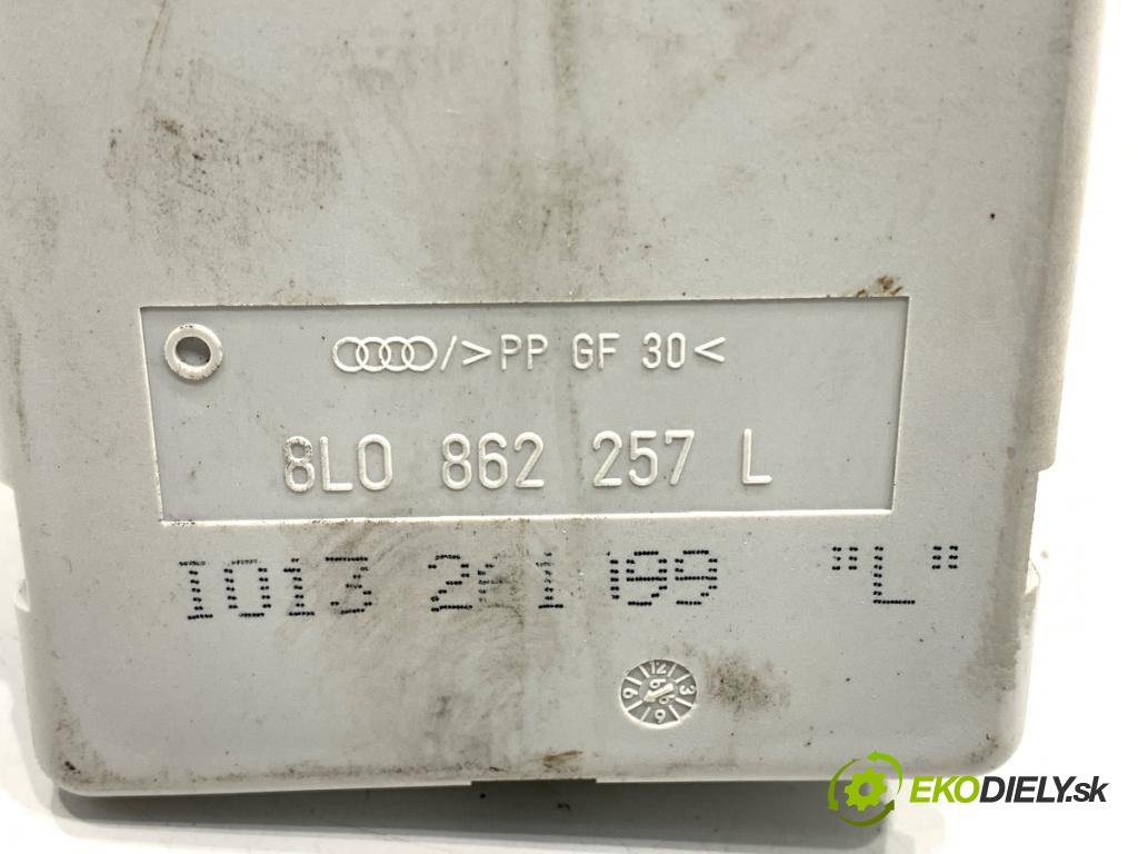 AUDI A3 8L liftback 1999 74 kW 1.6 1595 pumpa centrálneho zámku 8L0862257L (Riadiaca jednotka centrálneho zámku)