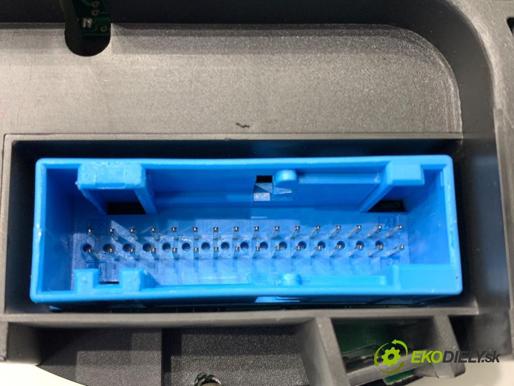 AUDI A3 8L liftback 1999 74 kW 1.6 1595 Prístrojovka  (Prístrojová doska)