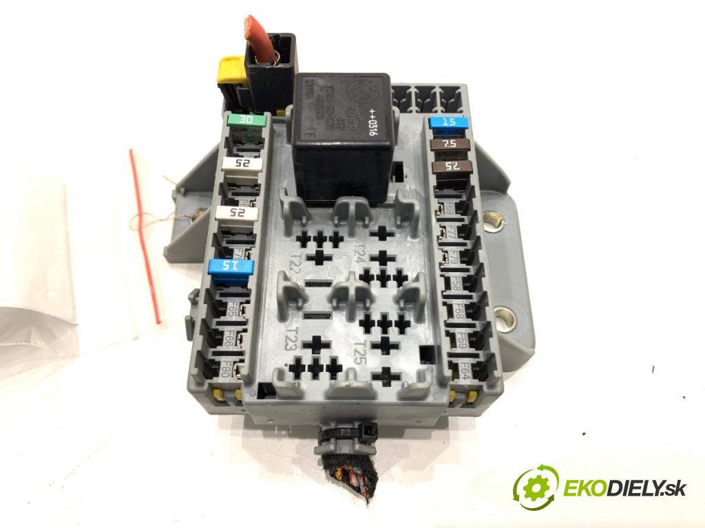 ALFA ROMEO 159 Kombi 2006 110 kW 1.9 JTDM 16V (939BXC1B, 939BXC12) 1910 skříňka poistková 60681003 (Pojistková skříňka)