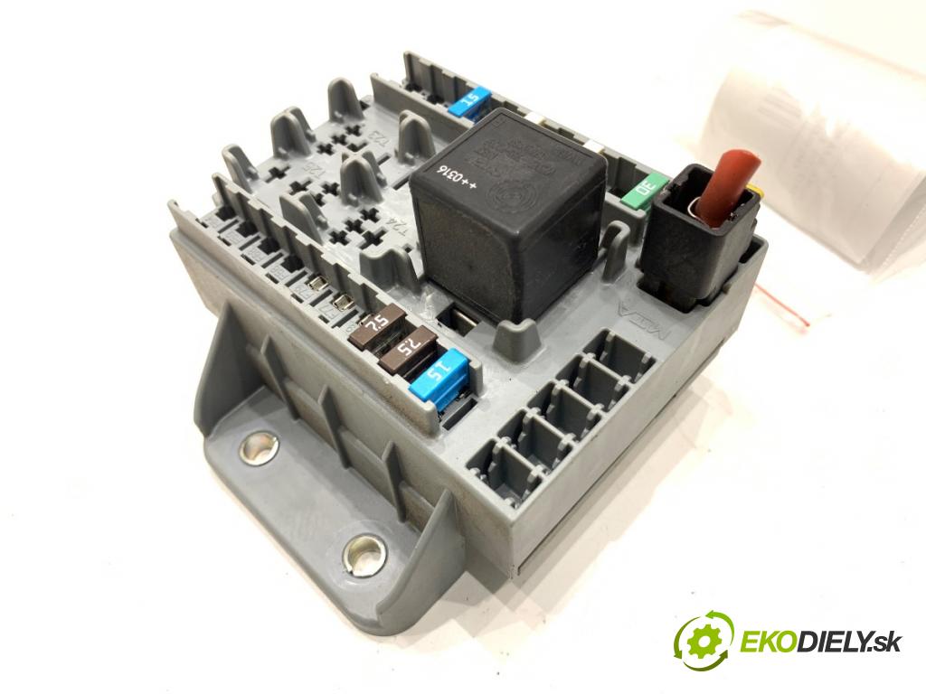 ALFA ROMEO 159 Kombi 2006 110 kW 1.9 JTDM 16V (939BXC1B, 939BXC12) 1910 skříňka poistková 60681003 (Pojistková skříňka)