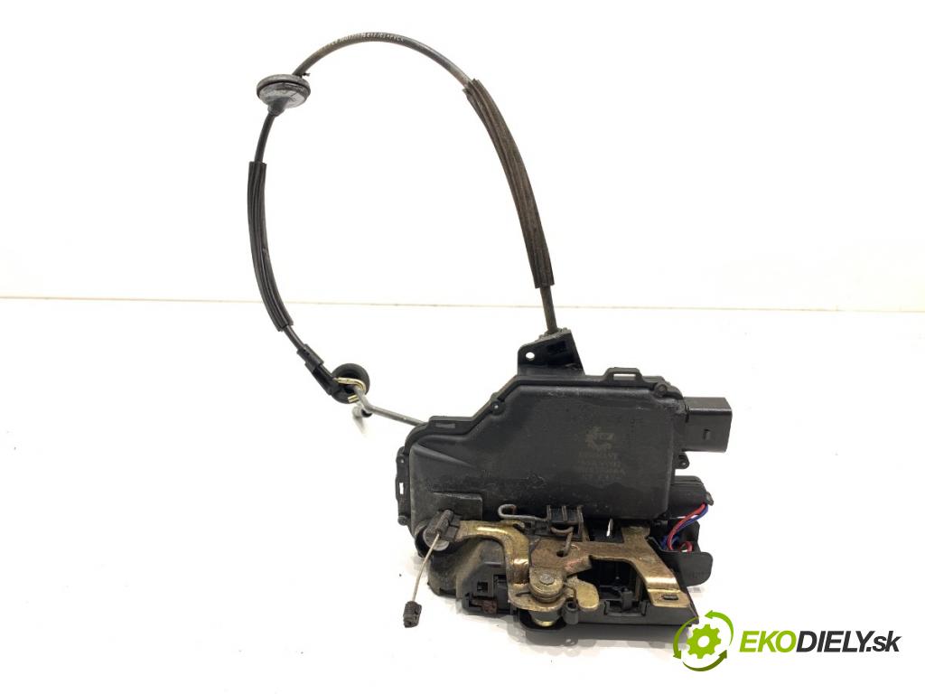 VW PASSAT B5 FL sedan 2004 110 kW 1.8 T 20V 1781 zámok dveře pravý přední část 