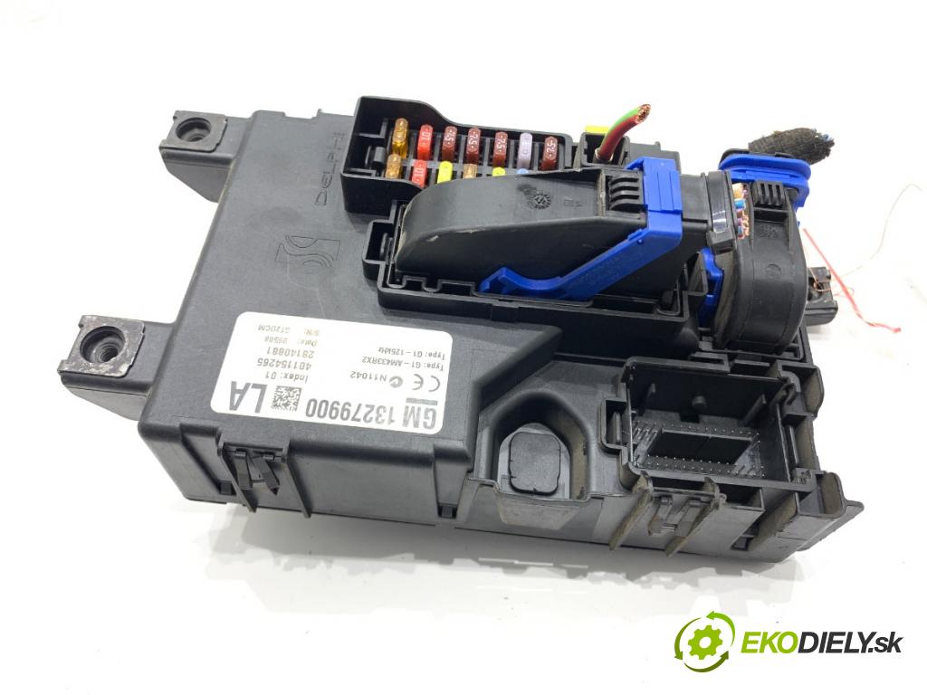 OPEL CORSA D liftback 2008 55 kW 1.3 CDTI (L08, L68) 1248 modul BSI 13279900 (Pojistková skříňka)