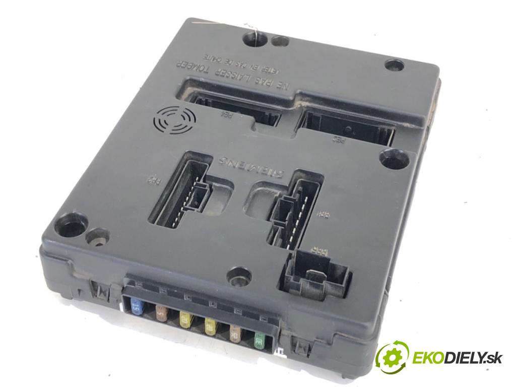 RENAULT SCENIC I nadwozie wielkoprzestrzenne (MPV) 2002 75 kW 1.9 dCi RX4 1870 skříňka poistková 8200033521-B (Pojistková skříňka)