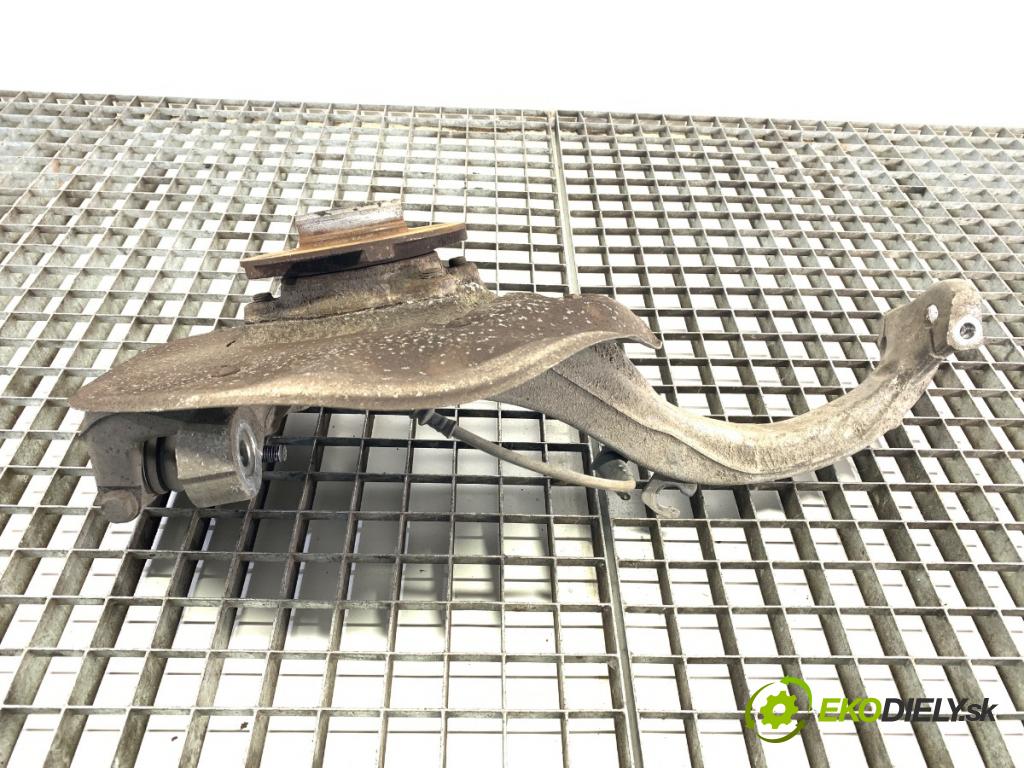 AUDI A4 B8 sedan 2009 155 kW 2.0 TFSI 1984 náboj pravy predný