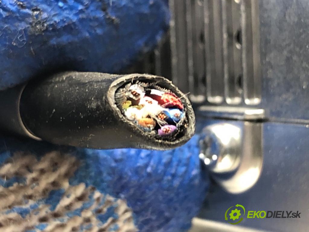 AUDI A4 B8 sedan 2009 155 kW 2.0 TFSI 1984 Dislpej 8T0919603E (Prístrojová doska)