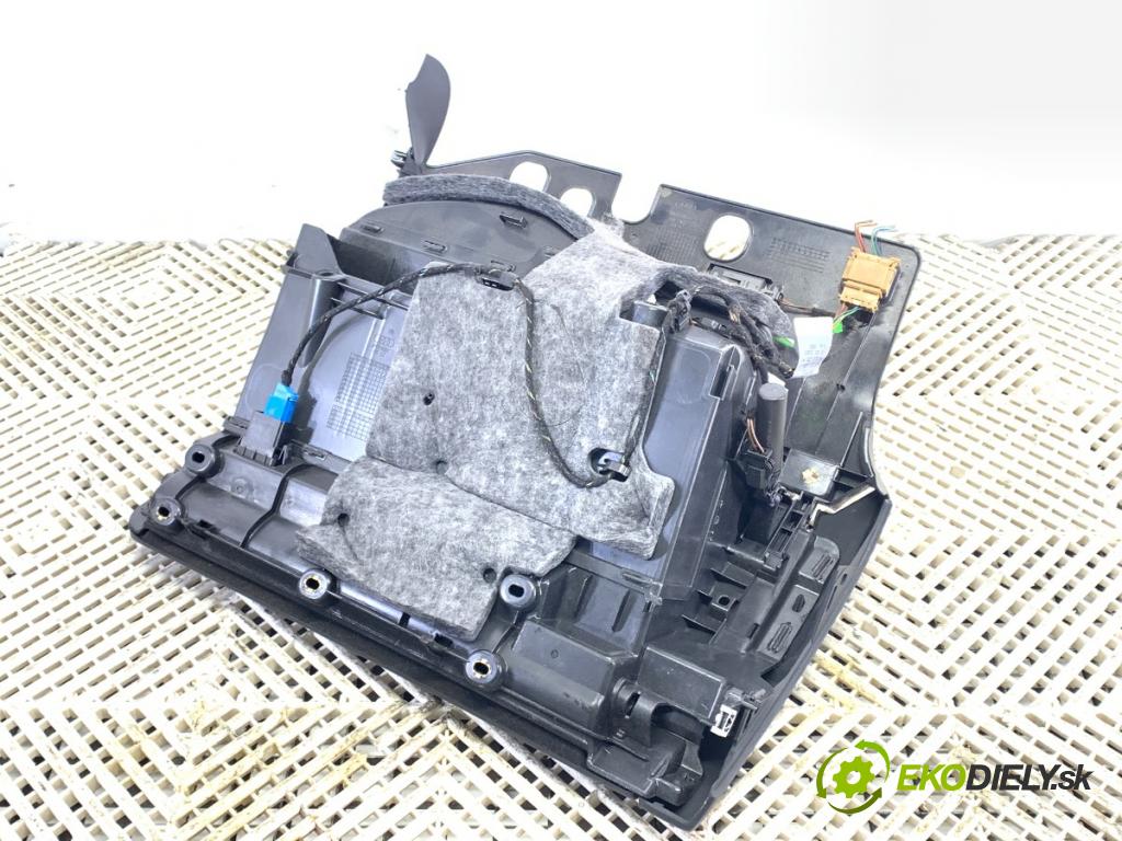 AUDI A4 B8 sedan 2009 155 kW 2.0 TFSI 1984 Priehradka, kastlík spolujazdca 8K1857035C (Priehradka (kastlík))