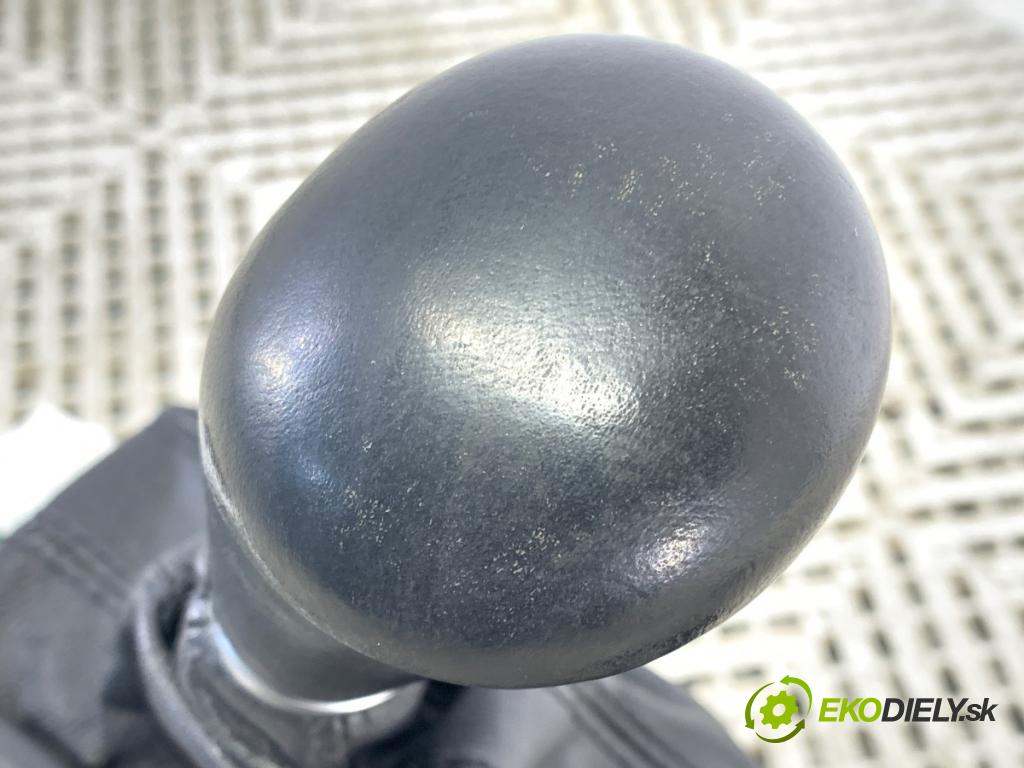 AUDI A4 B8 sedan 2009 155 kW 2.0 TFSI 1984 Kulisa 8K1713041H (Rýchlostná páka (kulisa))