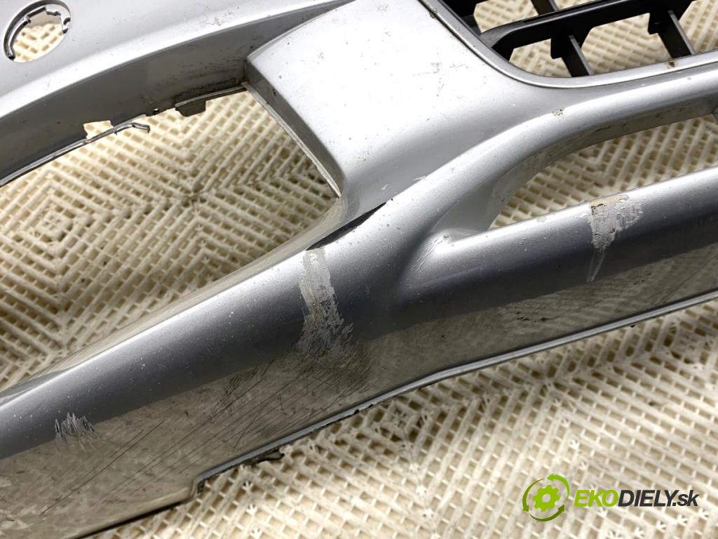 AUDI A4 B8 sedan 2009 155 kW 2.0 TFSI 1984 Nárazník predný (Kľučka dverí ostatné)