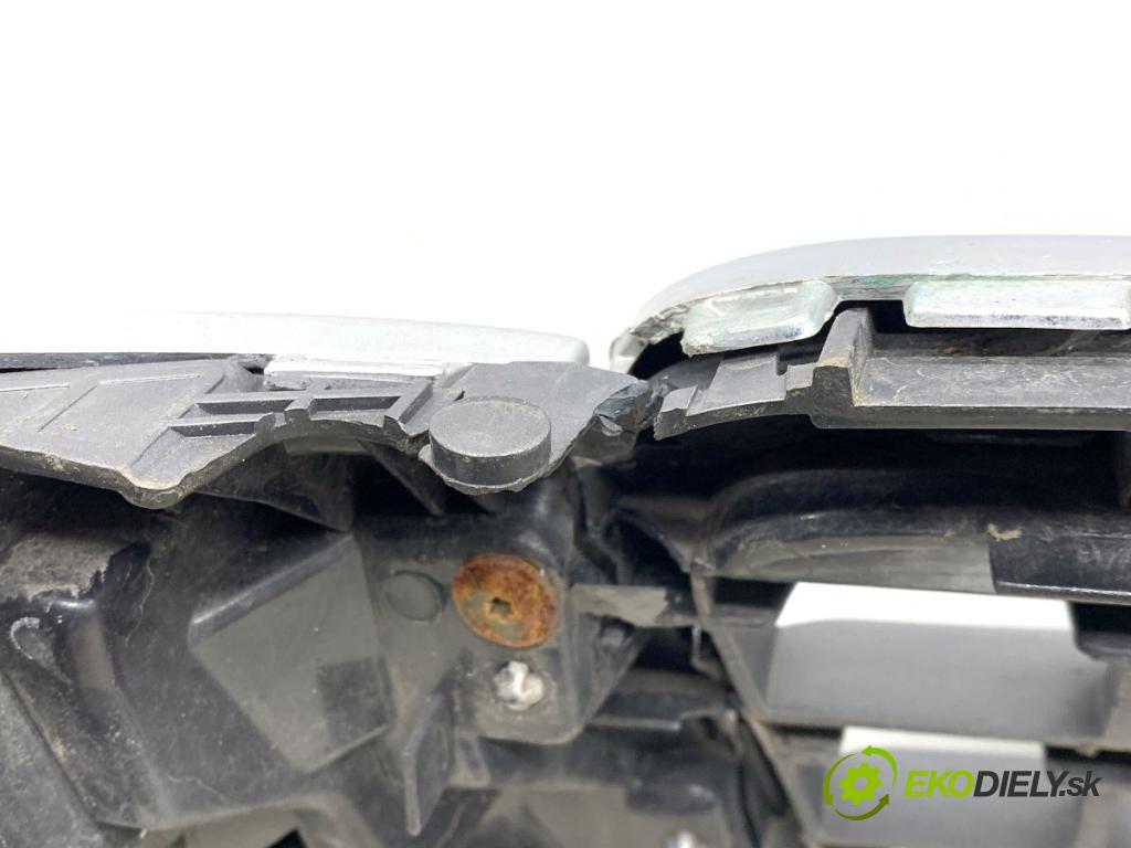 AUDI A4 B8 sedan 2009 155 kW 2.0 TFSI 1984 Nárazník predný (Kľučka dverí ostatné)