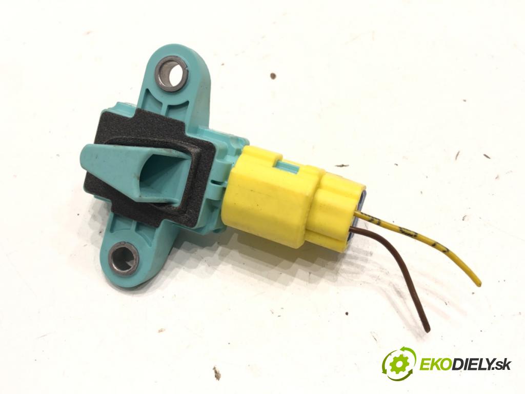 AUDI A4 B8 sedan 2009 155 kW 2.0 TFSI 1984 Snímač nárazu 8K0955557C (Snímač nárazu)