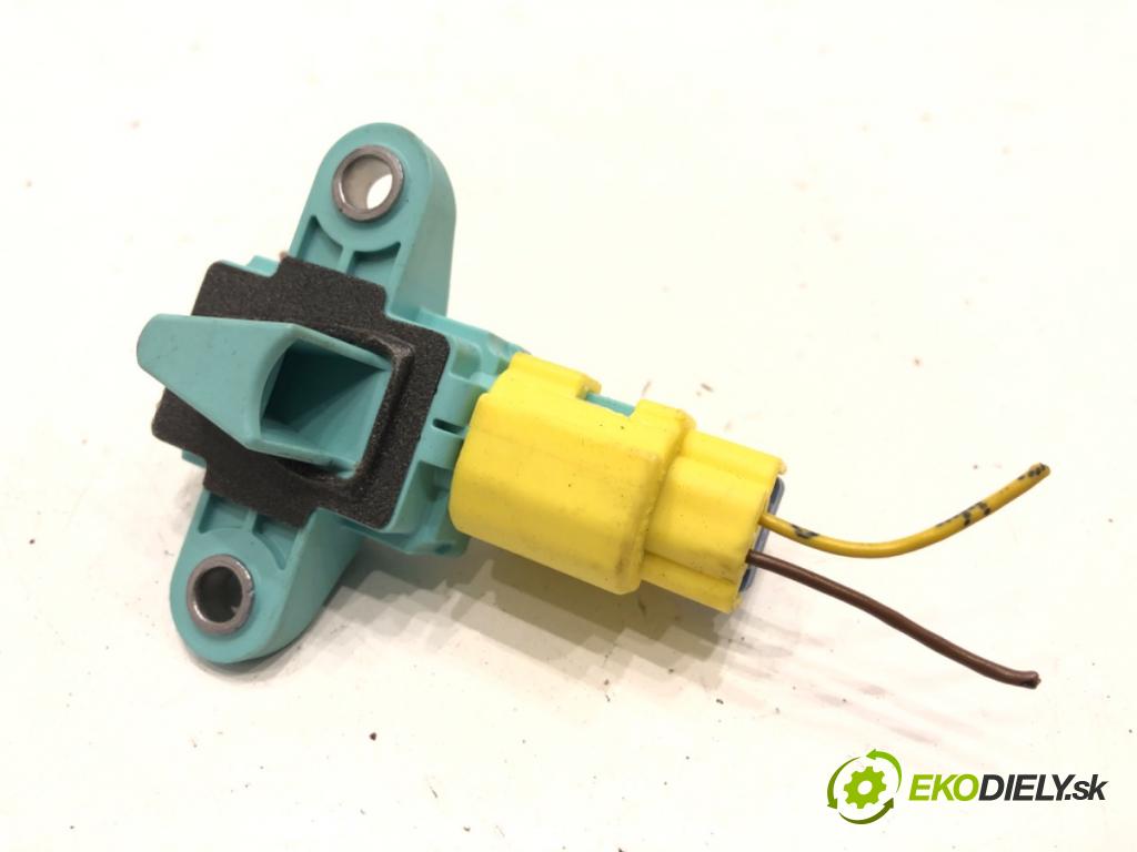 AUDI A4 B8 sedan 2009 155 kW 2.0 TFSI 1984 Snímač nárazu 8K0955557C (Snímač nárazu)