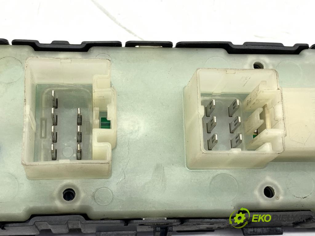 DODGE CALIBER liftback 2007 103 kW 2.0 CRD 1968 Prepínač okien 56040691AD (Prepínacie páčky pod volantom)