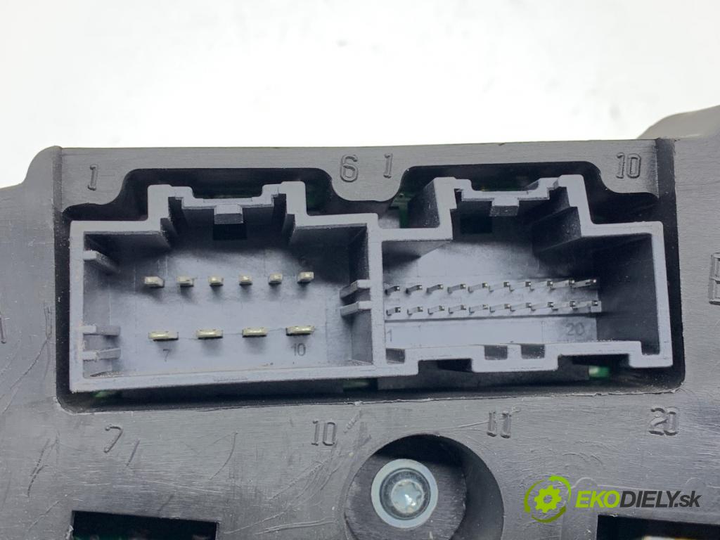 DODGE CALIBER liftback 2007 103 kW 2.0 CRD 1968 Prístrojovka 0YD471DVAB (Prístrojová doska)