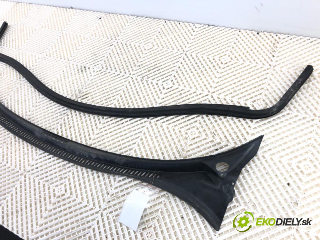 SEAT ALTEA XL nadwozie wielkoprzestrzenne (MPV) 2010 92 kW 1.4 TSI 1390 Torpédo, plast pod čelné okno 5P0853185C (Torpédo (plast pod čelným sklom))
