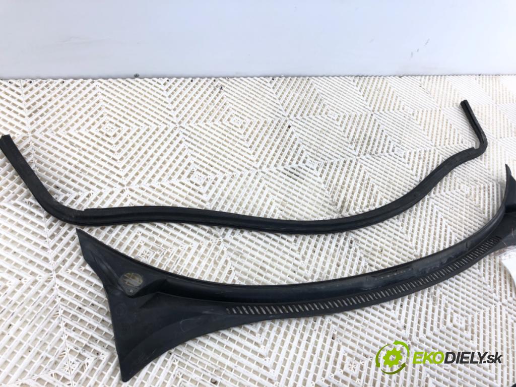 SEAT ALTEA XL nadwozie wielkoprzestrzenne (MPV) 2010 92 kW 1.4 TSI 1390 Torpédo, plast pod čelné okno 5P0853185C (Torpédo (plast pod čelným sklom))