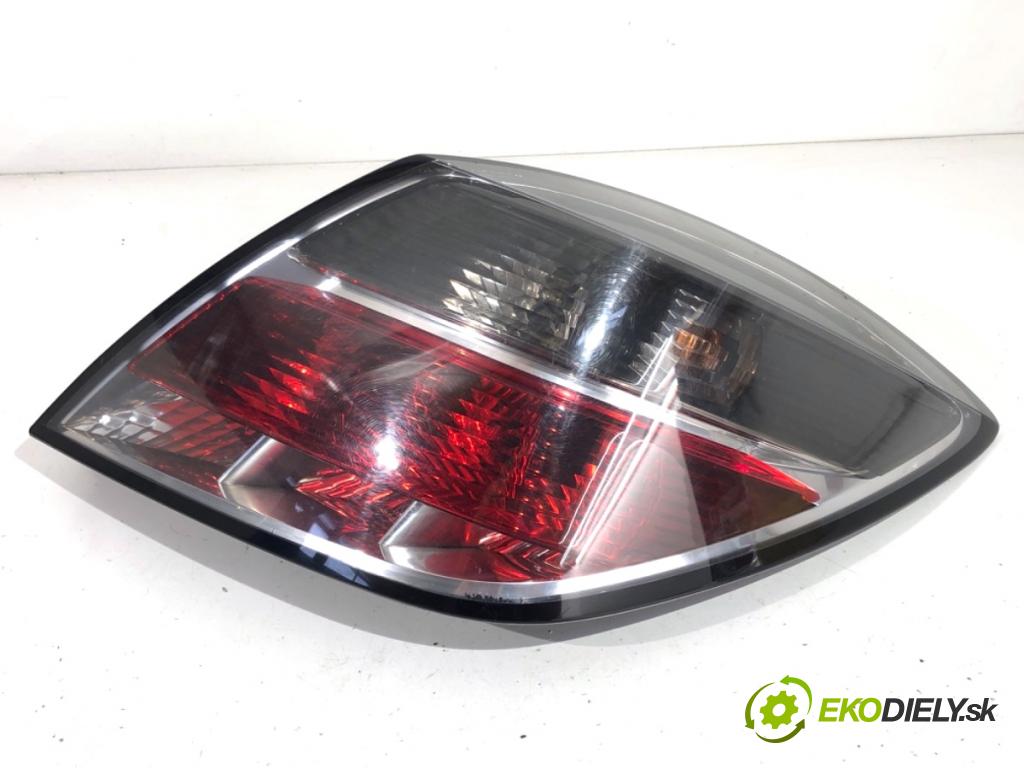 OPEL ASTRA H liftback 2007 74 kW 1.7 CDTI (L48) 1686 Svetlo pravy zad 24451834