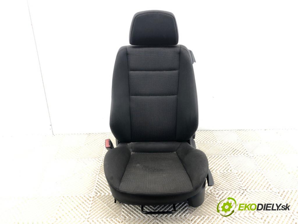 OPEL ASTRA H liftback 2007 74 kW 1.7 CDTI (L48) 1686 Sedadlo ľavy predný 