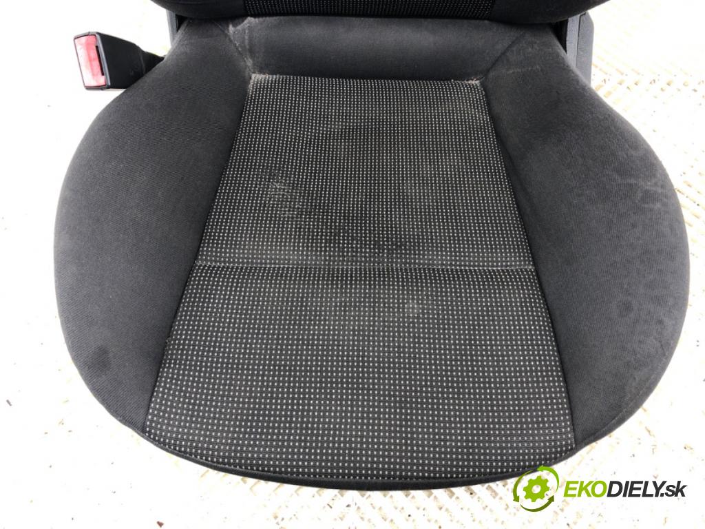 OPEL ASTRA H liftback 2007 74 kW 1.7 CDTI (L48) 1686 Sedadlo ľavy predný