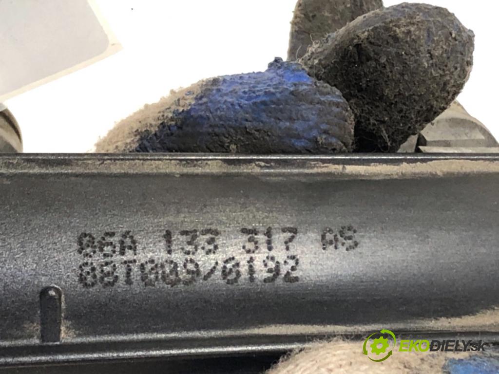 SEAT LEON II liftback 2008 75 kW 1.6 1595 Lišta vstrekovacia 06A133317AS (Vstrekovacia lišta)