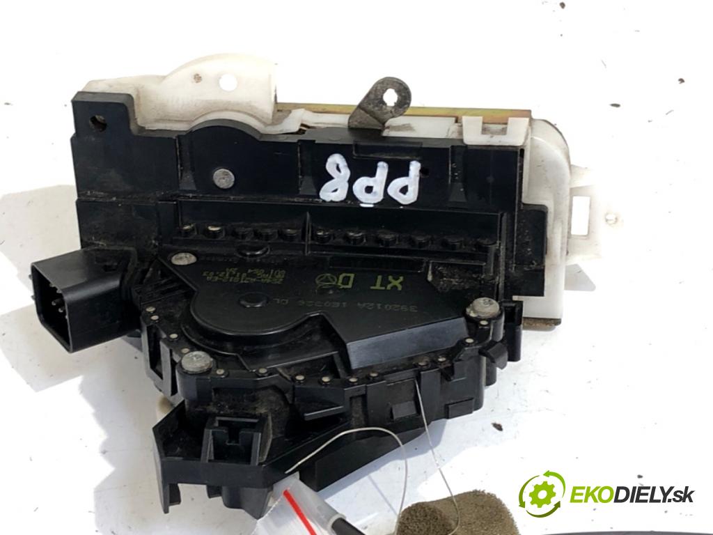 FORD MONDEO MK3 Kombi 2003 125 kW 2.5 V6 24V 2495 zámok dveře pravý přední část 2S4A-A21812-EA