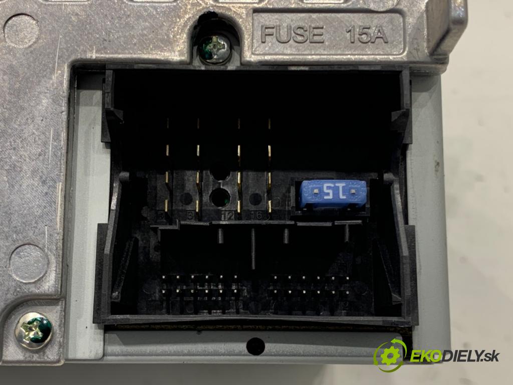 AUDI A4 B8 sedan 2008 118 kW 1.8 TFSI 1798 RADIO 8T1035186B (Audio zariadenie)