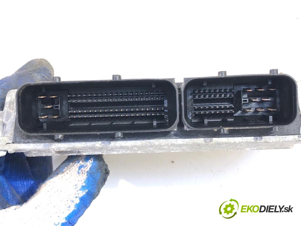 AUDI A3 8P liftback 2005 75 kW 1.6 1595 riadiaca jednotka Motor 06A906033EH (Riadiaca jednotka)