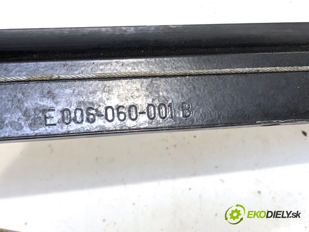 AUDI A3 8P liftback 2005 75 kW 1.6 1595 mechanismus okna pravý přední část 8P0959802H