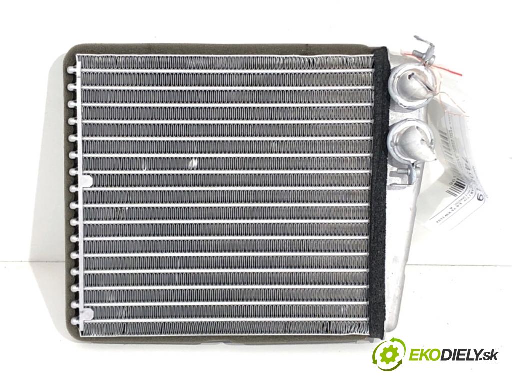 AUDI A3 8P liftback 2005 75 kW 1.6 1595 topné těleso radiátor topení 1K0819031 (Radiátor topení)