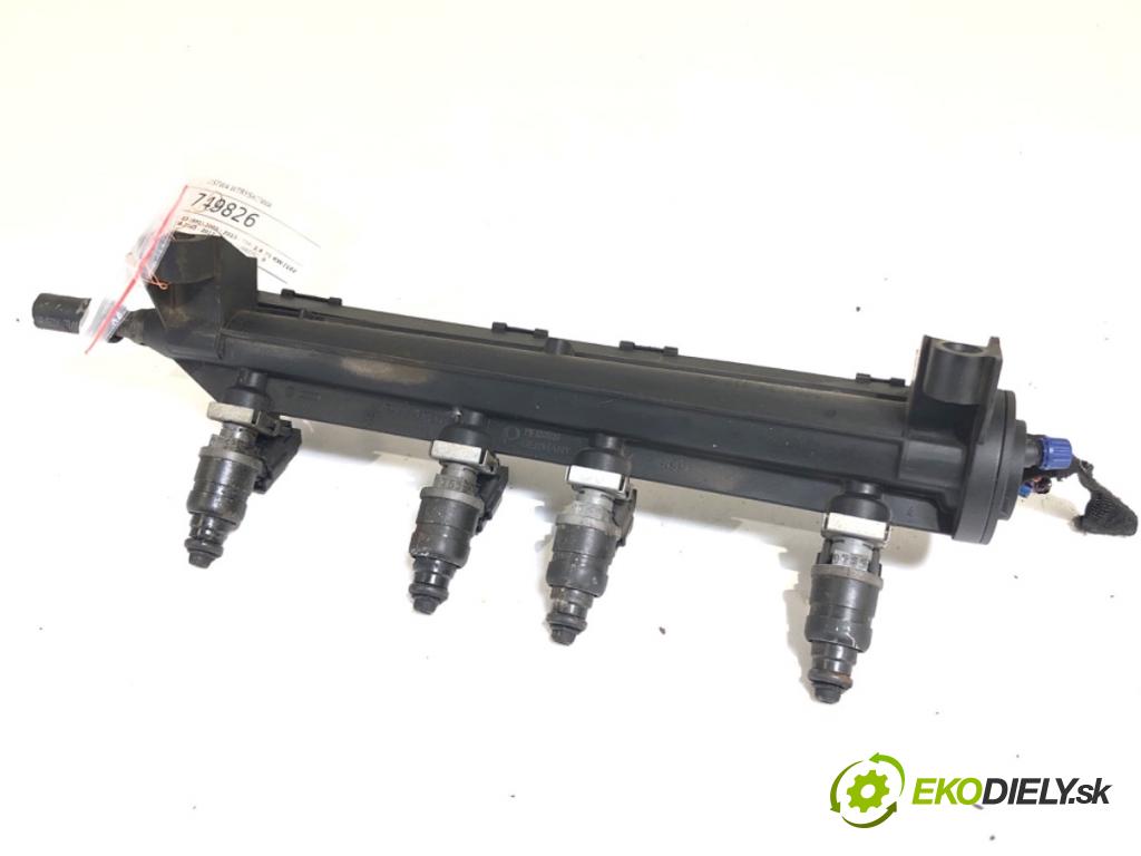 AUDI A3 8P liftback 2005 75 kW 1.6 1595 Lišta vstrekovacia 06A133317AS (Vstrekovacia lišta)