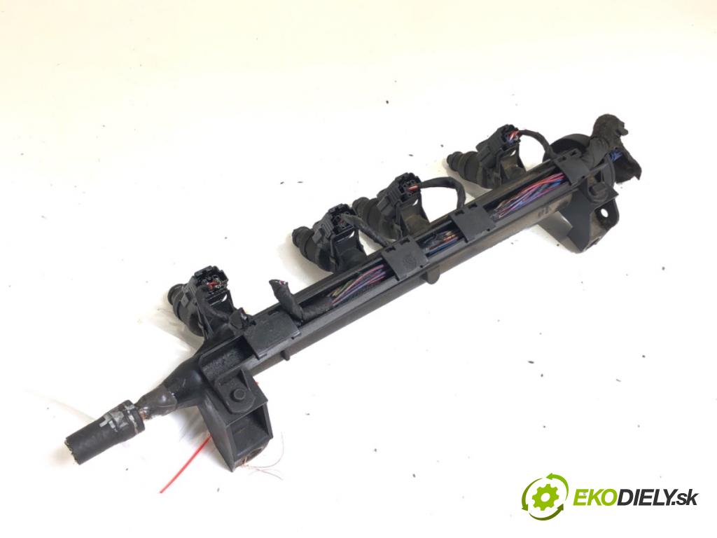 AUDI A3 8P liftback 2005 75 kW 1.6 1595 Lišta vstrekovacia 06A133317AS (Vstrekovacia lišta)