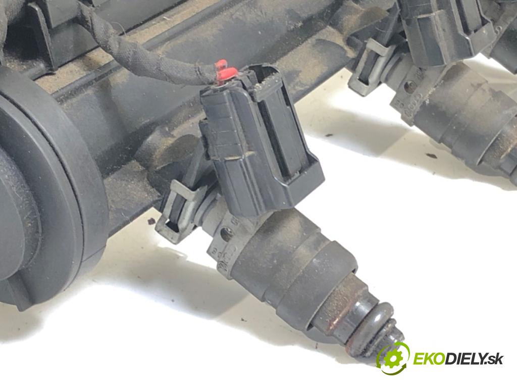 AUDI A3 8P liftback 2005 75 kW 1.6 1595 Lišta vstrekovacia 06A133317AS (Vstrekovacia lišta)